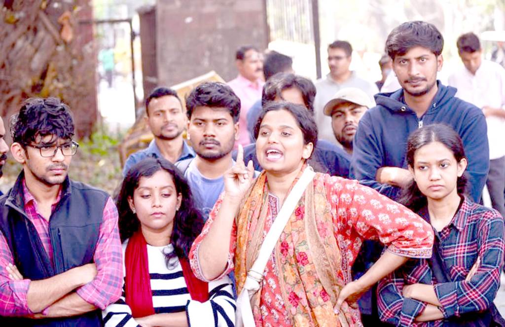 Tensions flare up in JNU due to violence during protest against VC